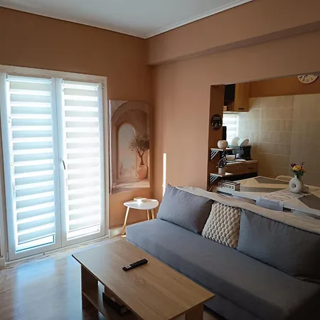 Loutraki Central Appartment アパート ルートラキ