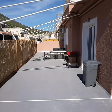 Loutraki Central Appartment アパート *